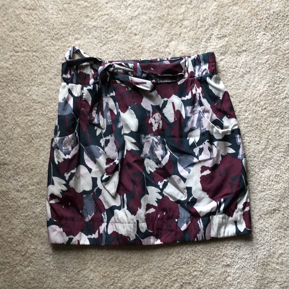 Cute dress skirt with bow and pockets!